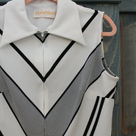 Black and White Sleeveless Dress - Picture 3 of 6